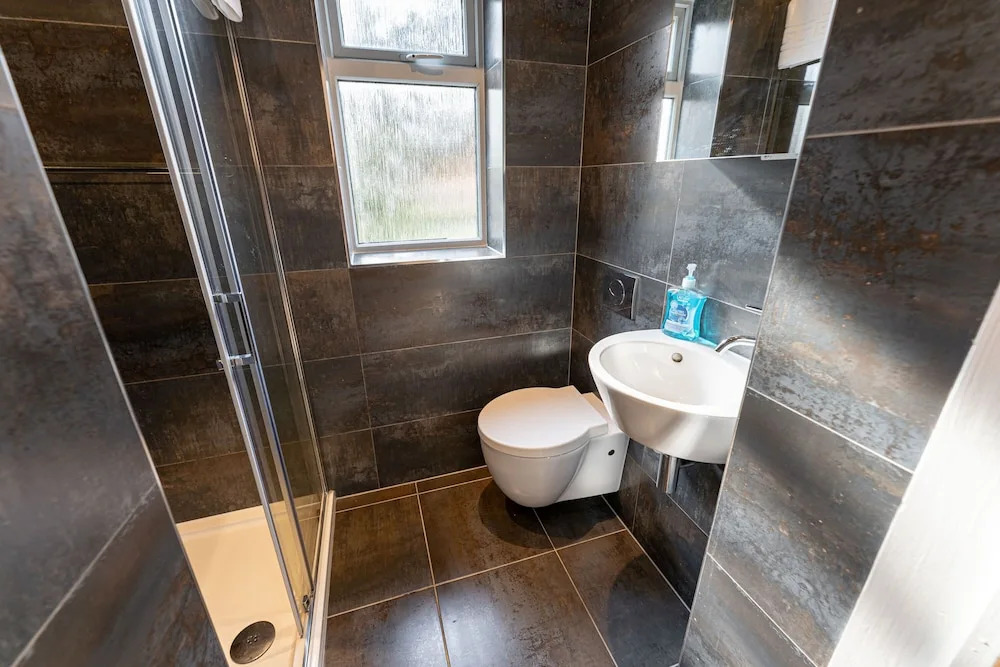 Large Home near city centre, UOB & QE hospital