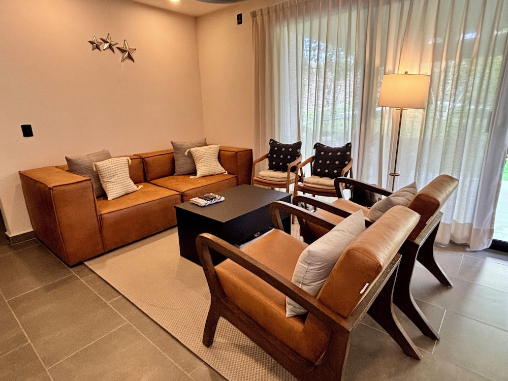 Private Hot Tub - 5BR in Nueva Escondida