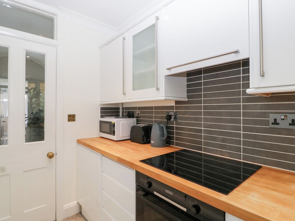 Flat 2 Battledown Grange