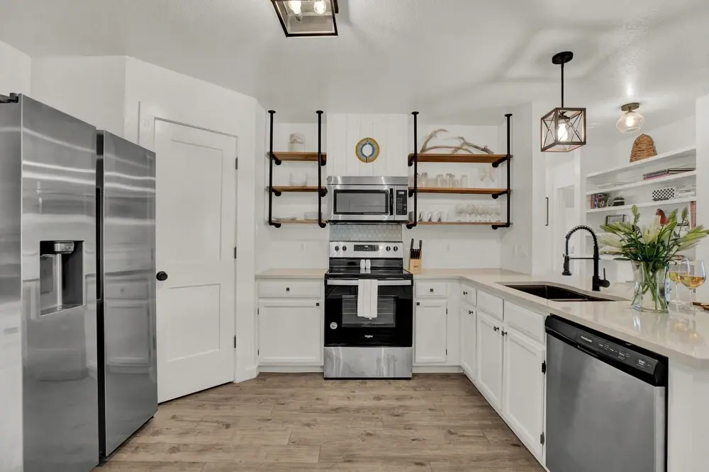 New Upscale Casita With Hot Tub & Grill