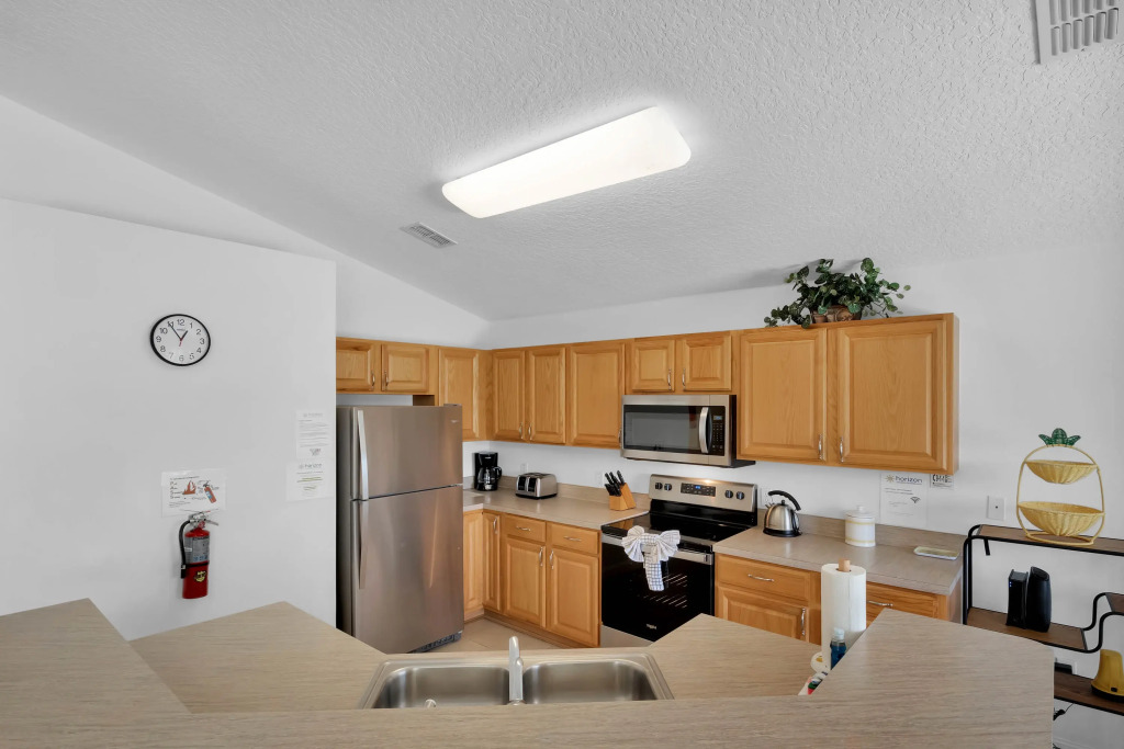 SWH812BD - 4 beds pool & spa home - Gated