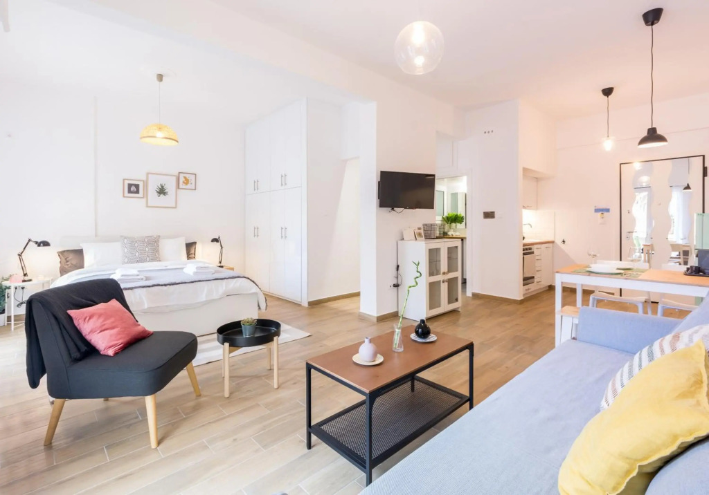 Wide Comfy Studio Apartment Centrally Located In Thissio