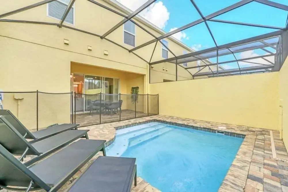 5 Bed 4.5 Bath Townhouse W/ Pool Solara 2307dist 5 Bedroom Townhouse