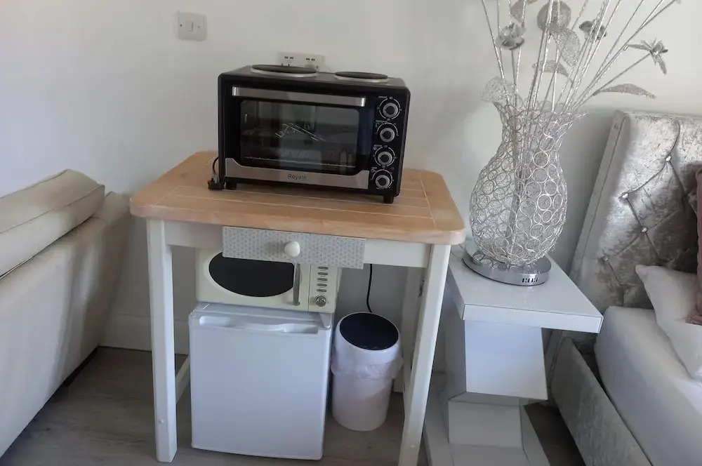 Luxurious Entire Studio in Axminster Suitable for