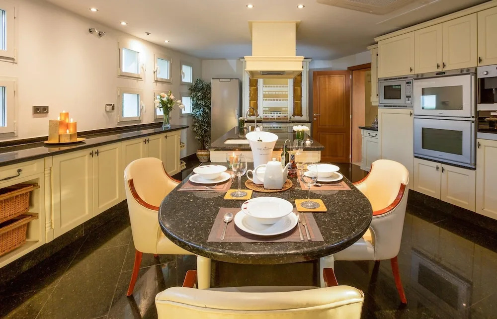 Villa With 8 Bedrooms in Benahavís, With Private Pool, Enclosed Garden