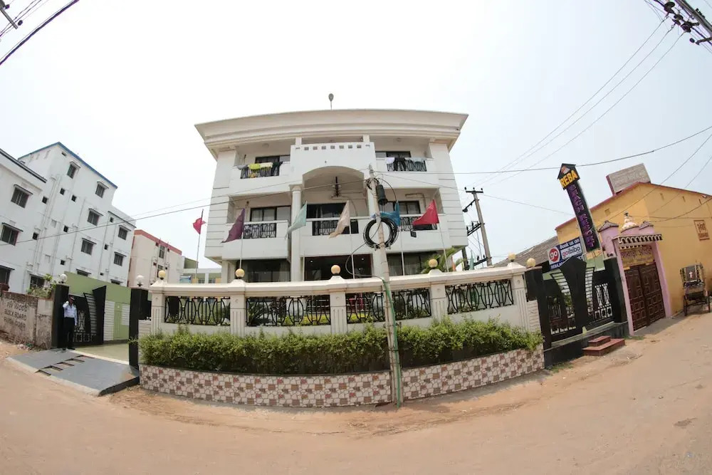 Reba Beach Resort - Hostel