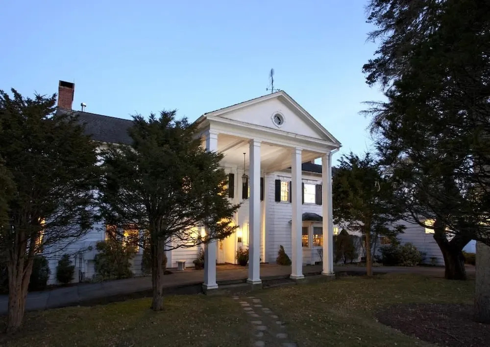 Applegate Inn