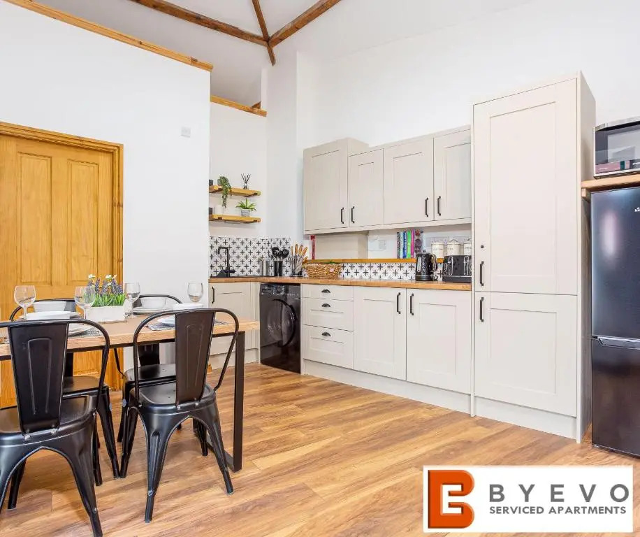 ByEvo Oswestry Barn - Quirky romantic retreat or Cosy contractor base