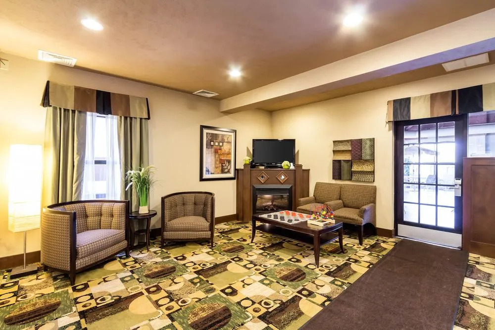 Holiday Inn Express Oakwood Village