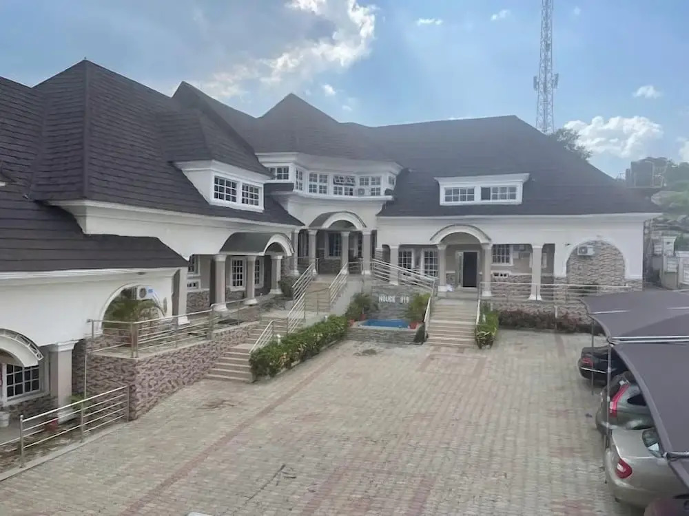 House 919 Suites And Apartments