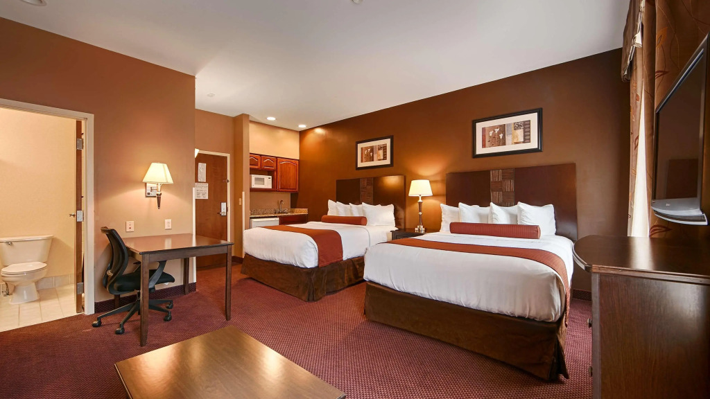 Best Western PLUS Hannaford Inn & Suites