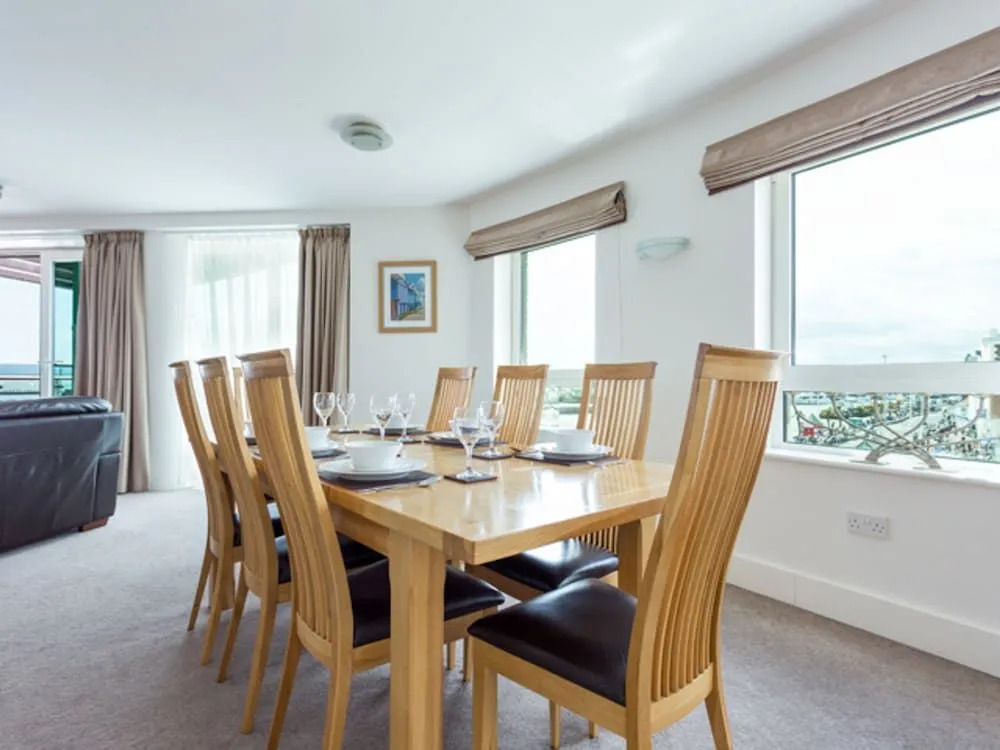 Panorama - 180-Degree Harbour Views