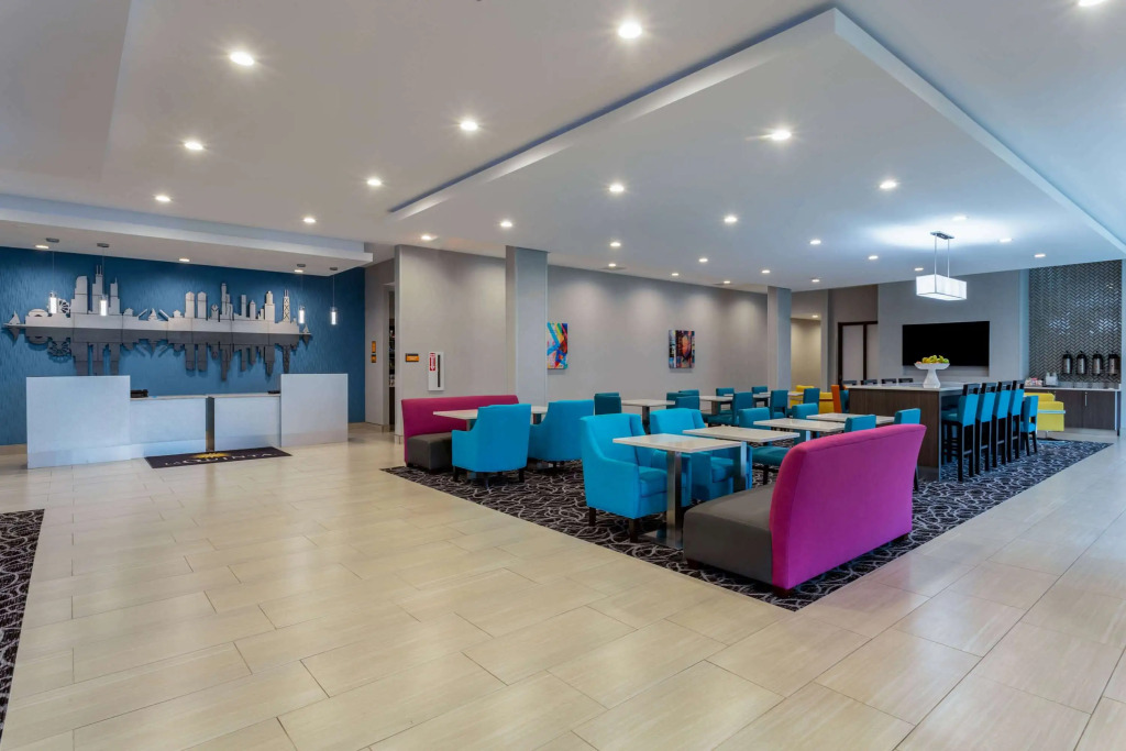 La Quinta Inn & Suites by Wyndham Shorewood