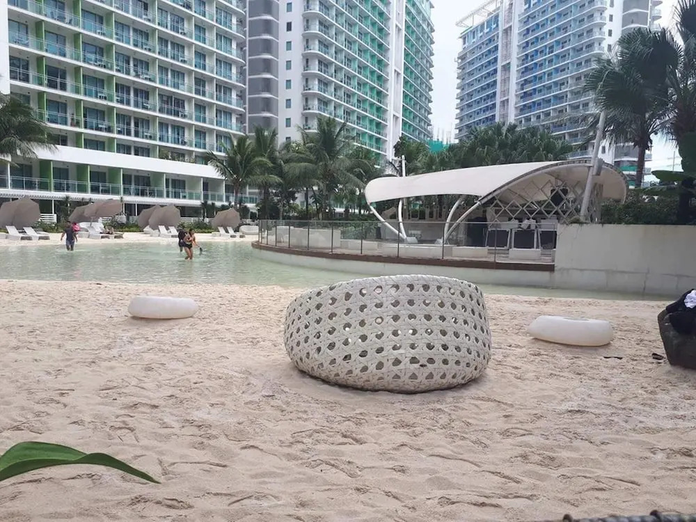 Manila Urban Resort at Azure