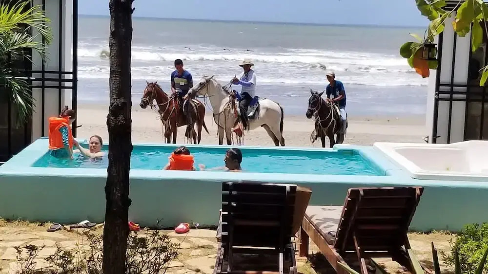 Romantic Beachfront Casita w Pool - AC - Sleeps 4