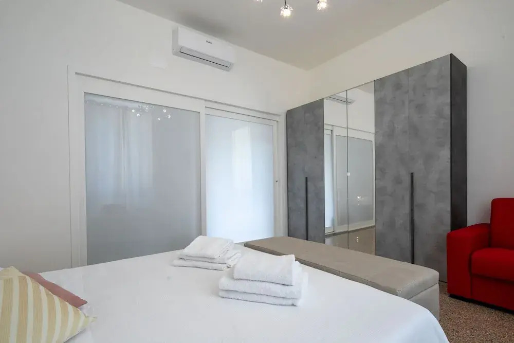 Bronzino 53 - Flat with Parking