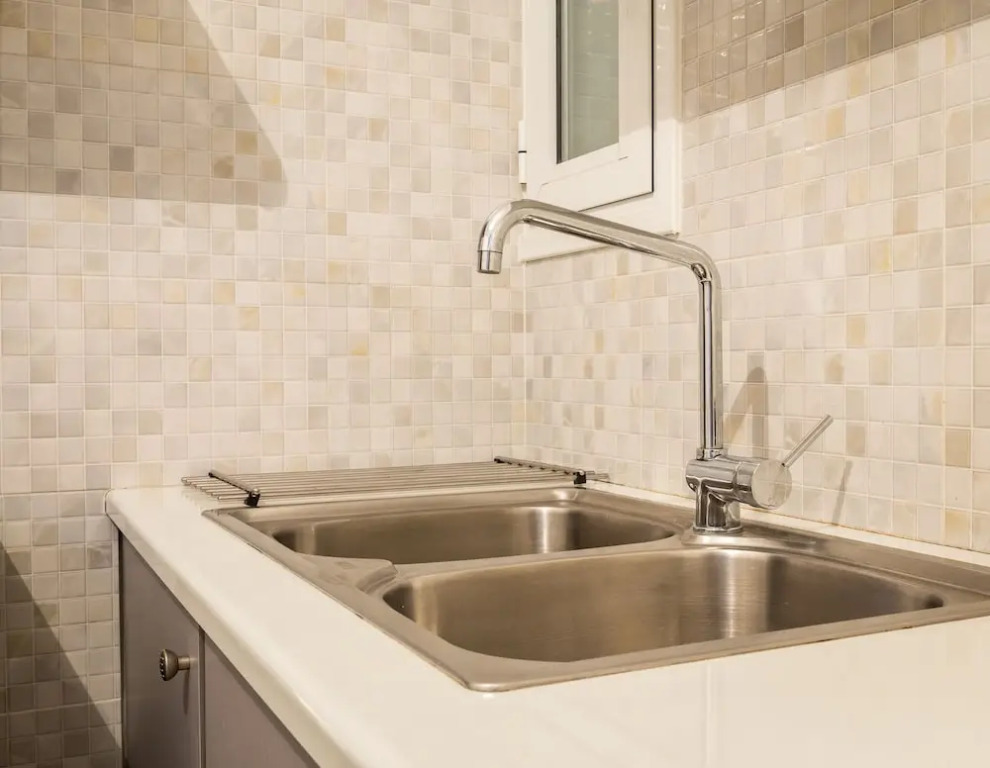 Homey apartment for 4 people in Koukaki