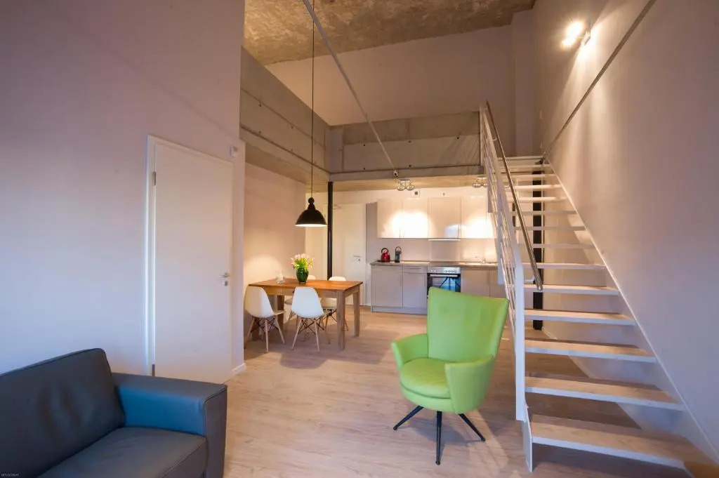 havelblau Ferienlofts - Stilvoll wohnen unmittelbar an der Havel - zentral - Küche - WLAN - Wallbox - Kajaks und Fahrräder vor Ort