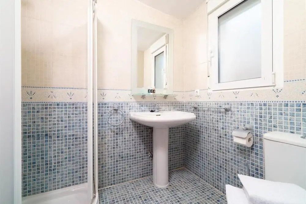 Fantastic first beach line attic apartment, sleep7