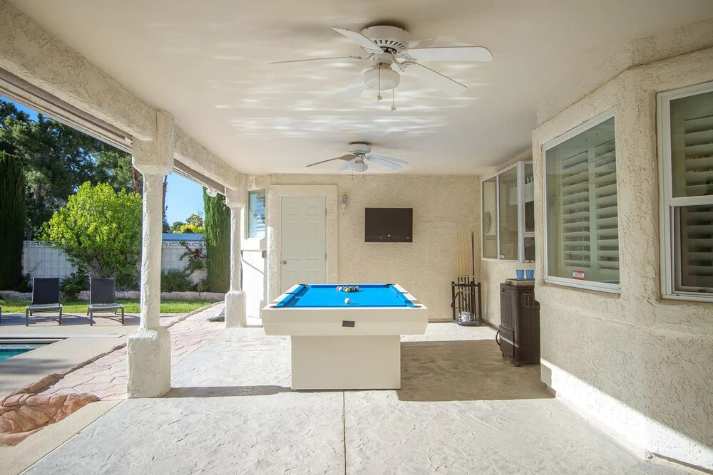 Luxury 6BR 10min to LV Strip Sleeps 20