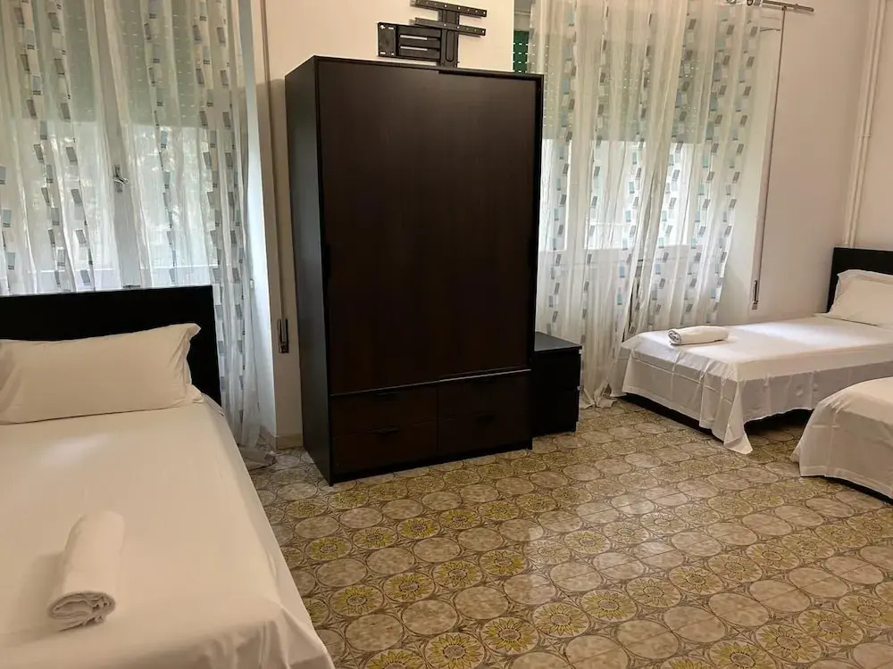 Venice Night 25 Family Room D