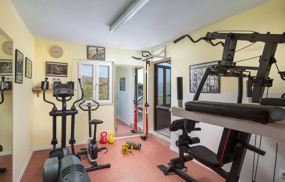 Amazing Home In Milna
