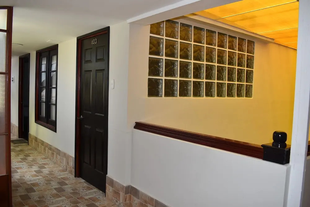 Colonial Plaza Hotel