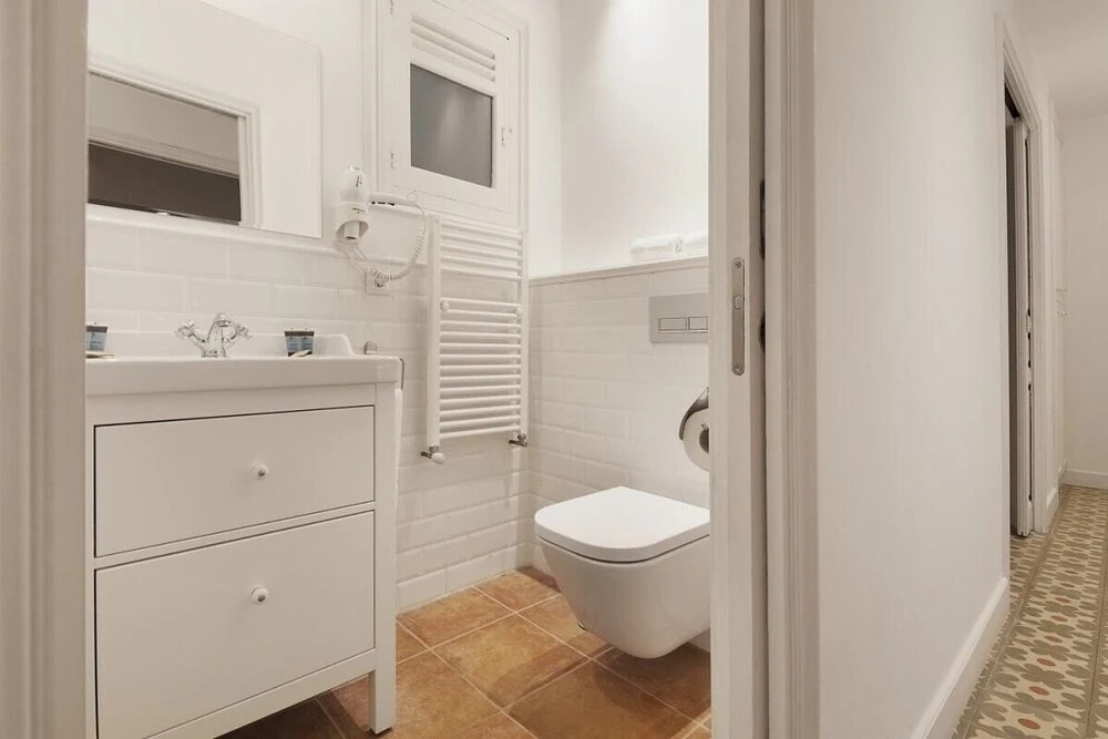 Welcoming 2 Bed With Balcony in Gracia