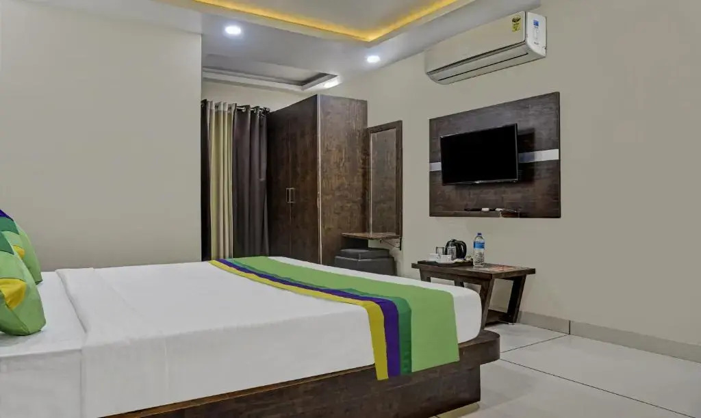 FabHotel Jalsa DLX