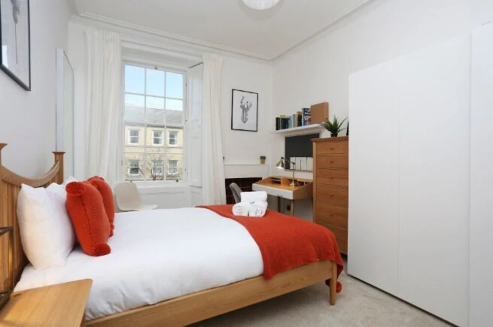 An Elegant and Artistic Apartment for 4