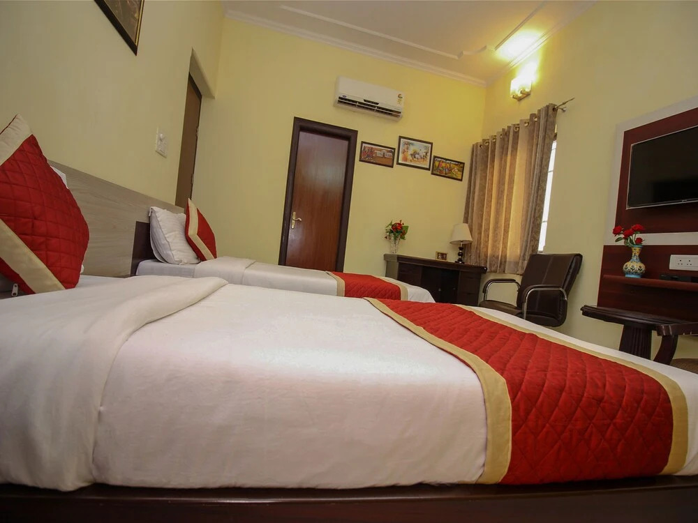 OYO 16382 Hotel Sinjara
