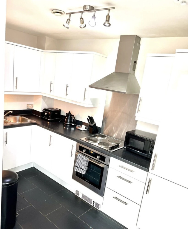 Luxurious Hub MK City Apartment- With Free Underground Parking