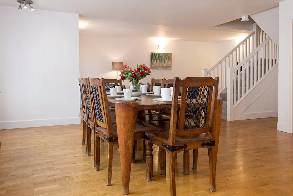 Spacious & Modern 3 Bedroom Apt Near Canary Wharf