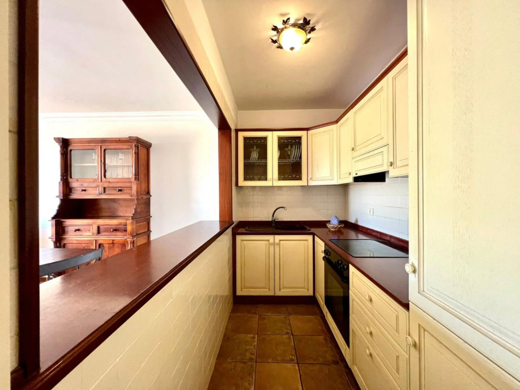 One bedroom, high floor, ocean views, pool