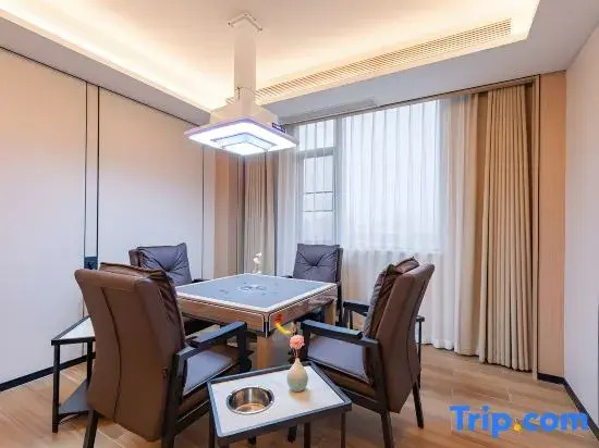 Warm Season Selection Hotel (Shantou Waisha Bridge Branch)