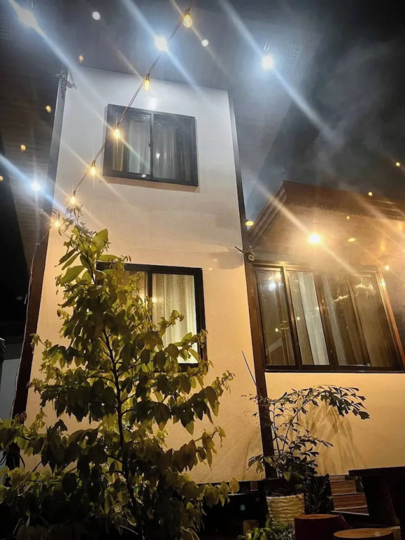 Bloomstone Urban Chill Cabin