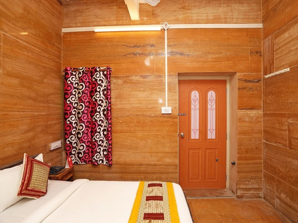 Hotel Heera Court