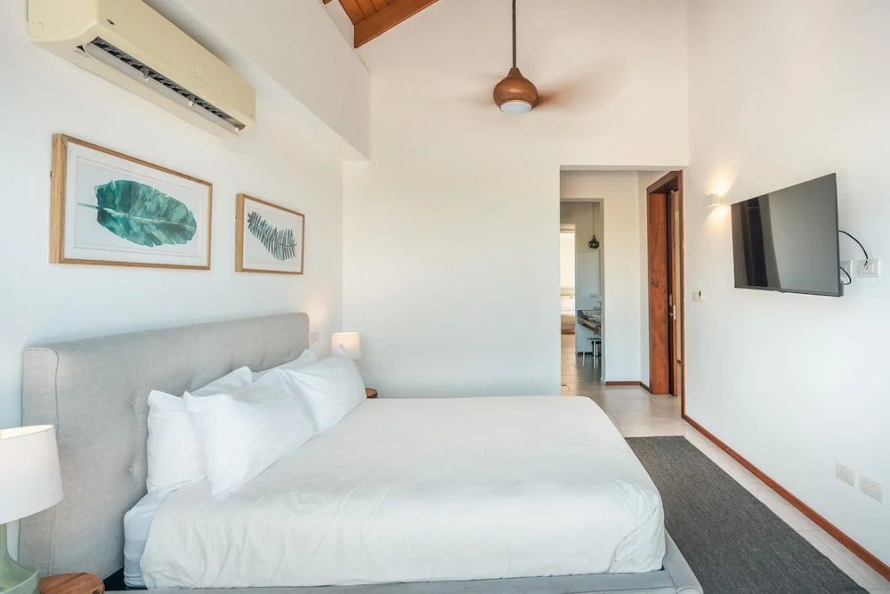 Luxury 6BR Villa w Pool Maid at Yarari, Punta Cana