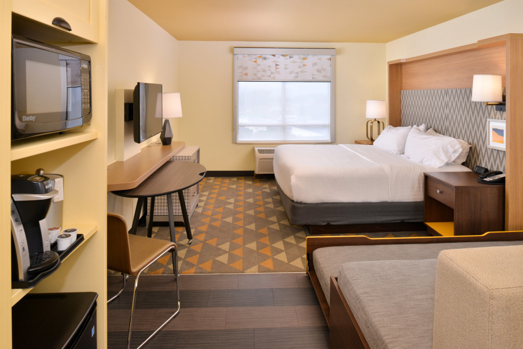 Holiday Inn Kansas City Airport by IHG