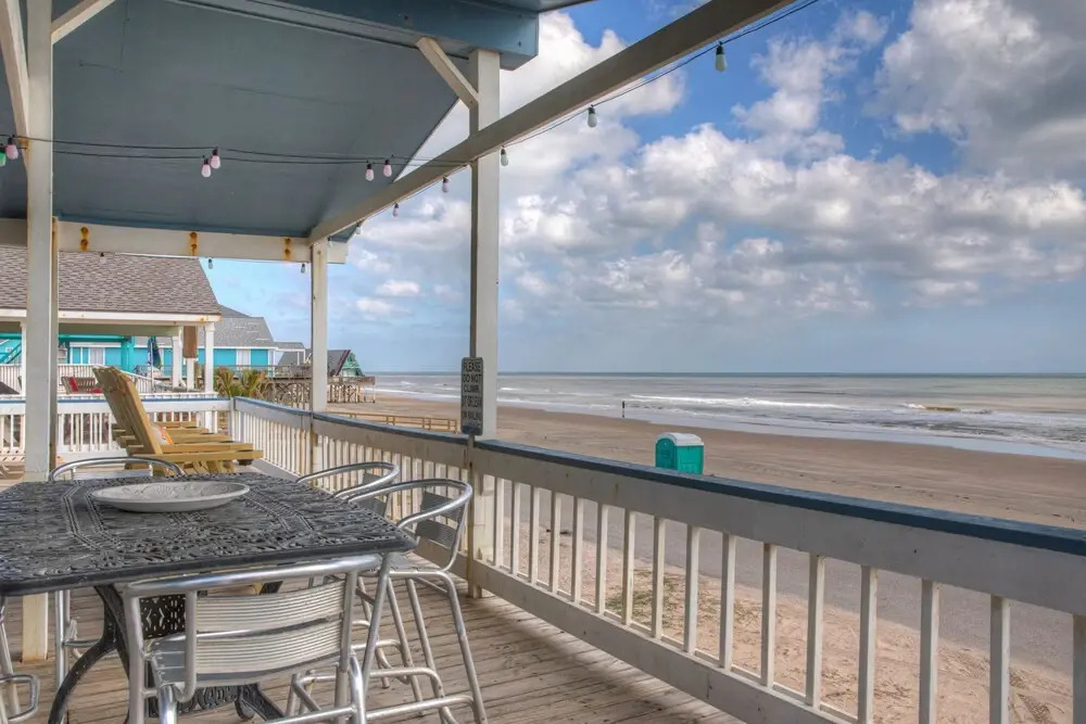 New! Beachfront Home W/grill & Stunning Views!
