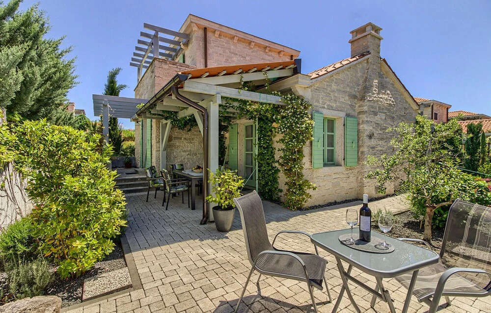 Stunning Home in Liznjan With 3 Bedrooms, Wifi and Outdoor Swimming Pool