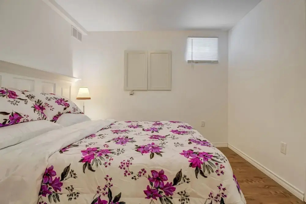 Comfortable Whitby 2 Bedroom Lower Suite