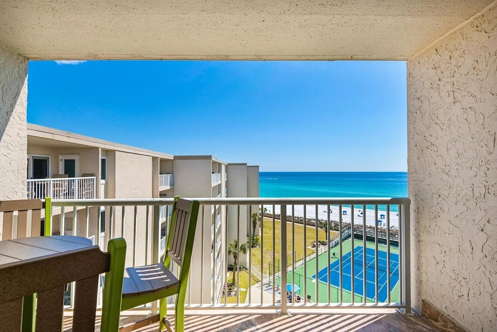 Holiday Surf and Racquet Club 711