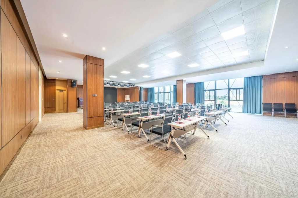 Kyriad Hotel (Xuzhou High-speed Railway Station West Exit)