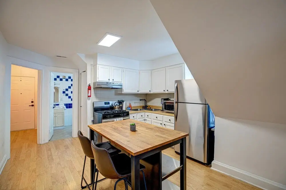 Chic Penthouse in Perfect Wrigleyville Location by AllSet Turnover