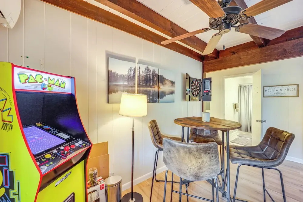 Hike, Ski & Soak: Beech Mtn Home w/ Views, Hot Tub