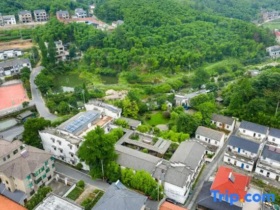 Yunshang Grassland Anji Pinyuan Holiday Garden Hotel