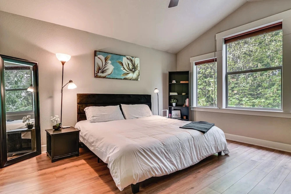 Walk to Park & Creekside Trails! Modern Sandy Home