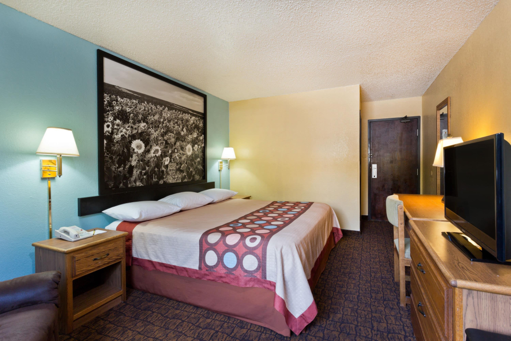 Super 8 by Wyndham Lexington Park/California Area