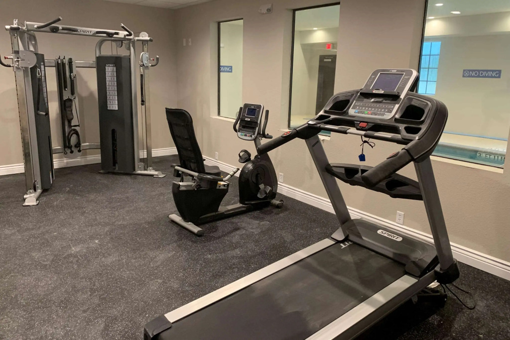 Days Inn & Suites by Wyndham Tomball Houston NW